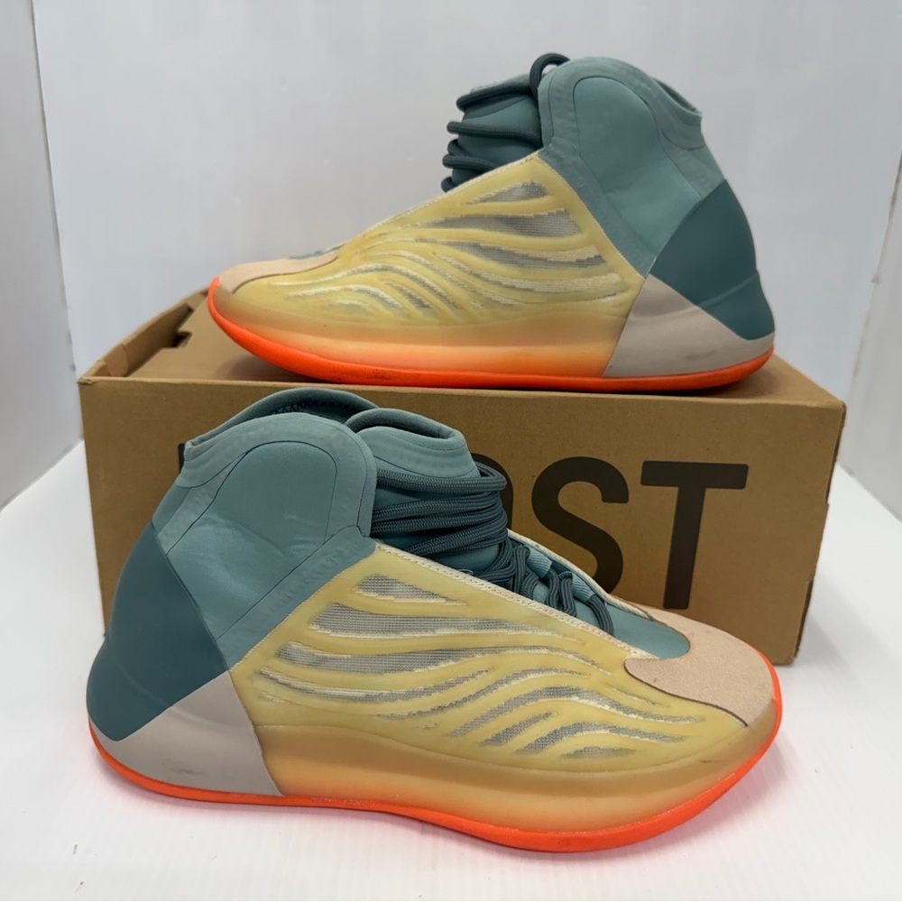 adidas Yeezy QNTM Hi-Res Coral Men’s Sneakers Size 7 HP6595